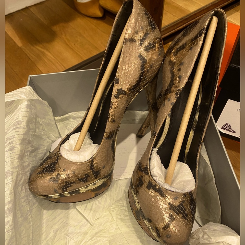 B by Brian Atwood pump